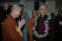 0donthiensuNhatHanh09.JPG (4593 bytes)