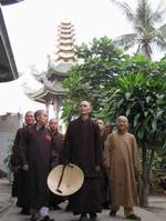 0doandangviengchua1.JPG (6877 bytes)