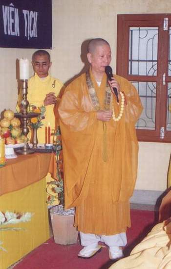 009-htThanhKiem1.JPG (24708 bytes)