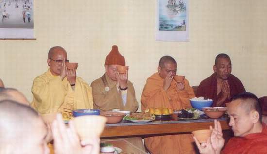 004-hoithao10.JPG (18283 bytes)