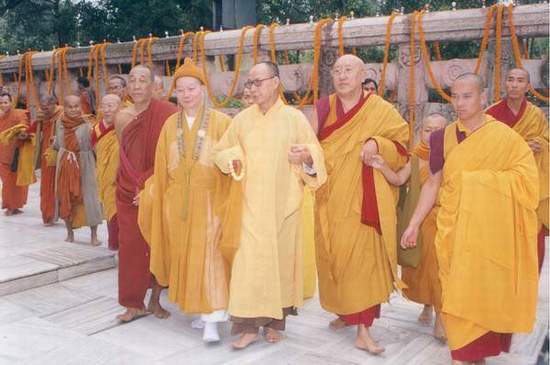 004-hoithao3.JPG (31365 bytes)