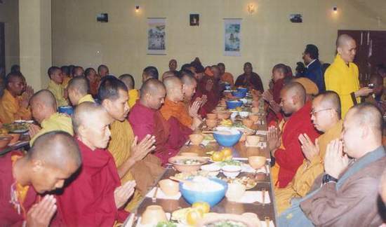 004-hoithao9.JPG (26811 bytes)